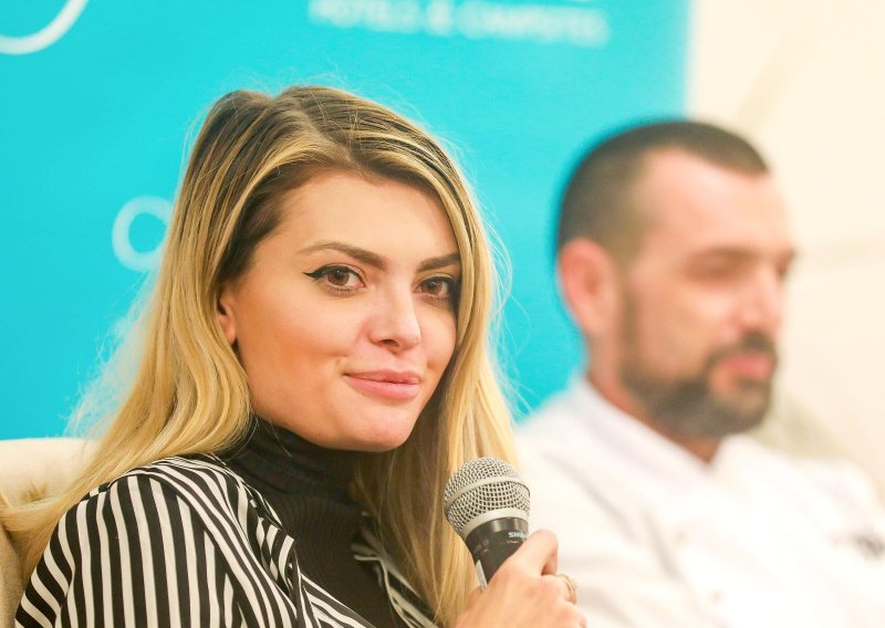 Ella Dvornik oduševila neobičnim izdanjem: U čipkastom kompletu pripremala hamburgere