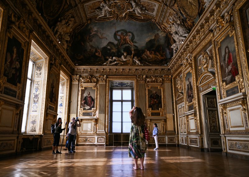 FOTO Louvre ponovno otvorio slavnu galeriju nakon spektakularne pljačke