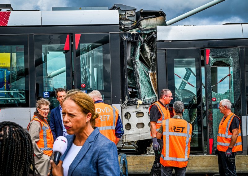 Težak sudar tramvaja nasred mosta u Rotterdamu: 15 je ozlijeđenih, snimke su jezive