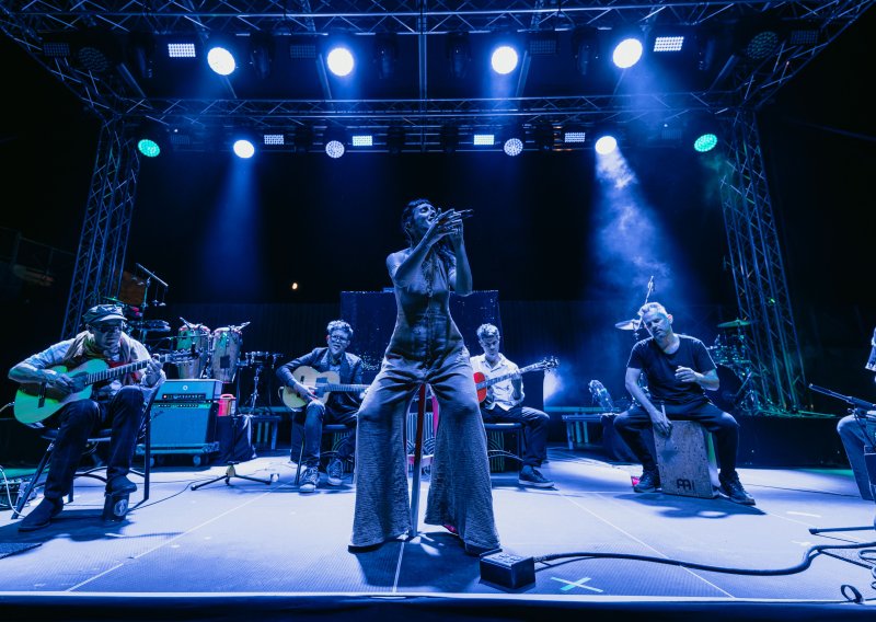 Elegantna pljuska sustavu: Thievery Corporation u Šibeniku je ujedinio plemena uz najfiniji groove