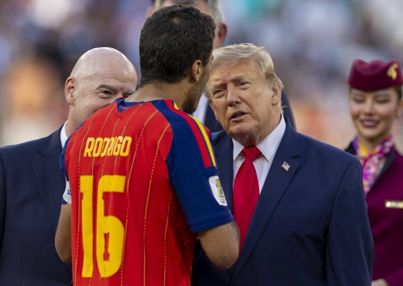 Fotografija s finala SP-a pokrenula raspravu: Je li Trump stvarno visok kao Rodri?