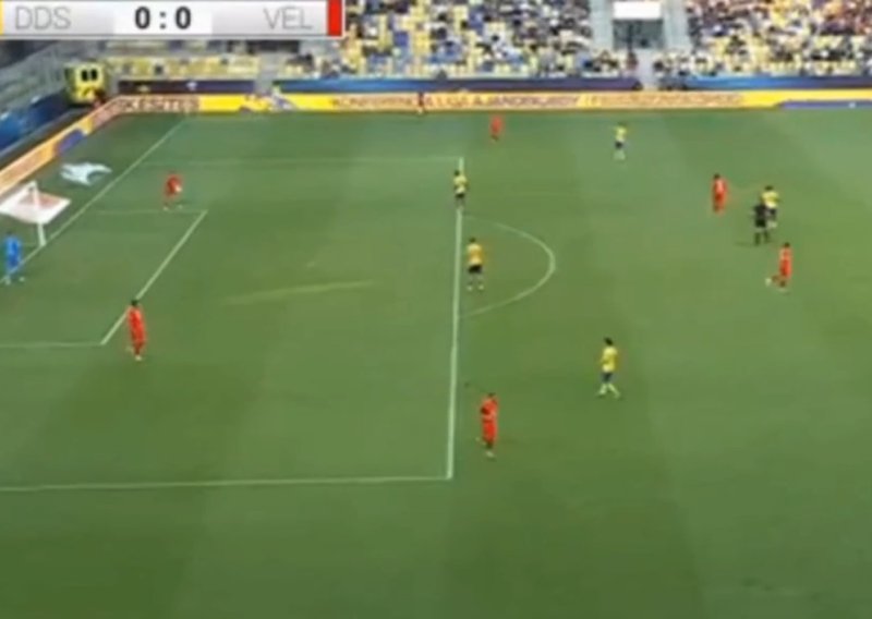Pogledajte bizaran penal kojim je bh. velikan izgubio u Europi: Igrač uzeo loptu u ruke...