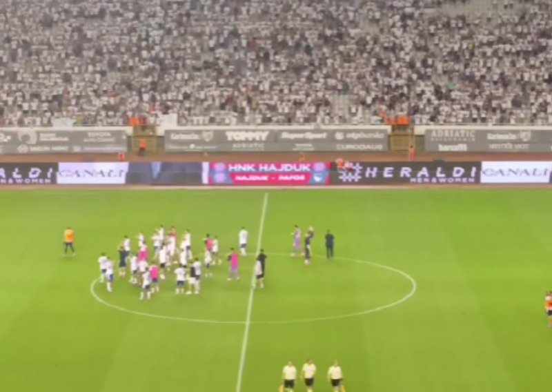 Igrači Hajduka su stajali na centru: Pogledajte kako ih je ispratila Torcida nakon fantastične pobjede