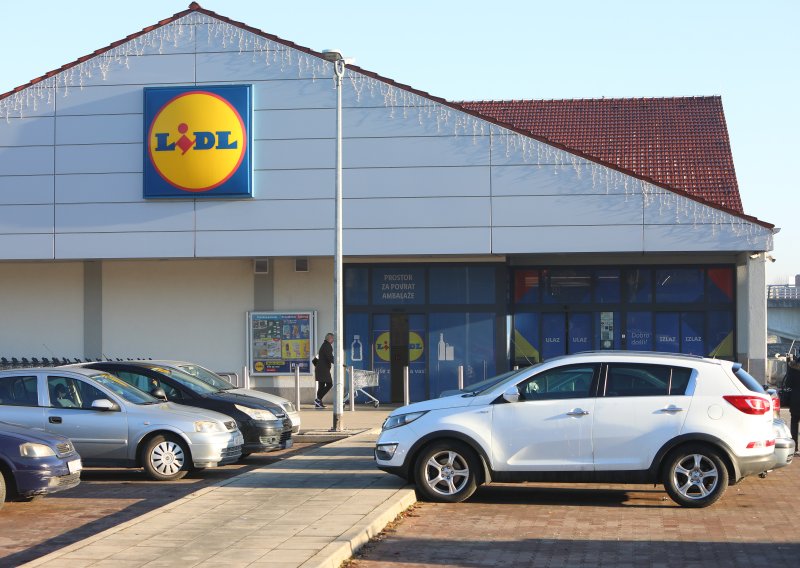 Znate li zašto Lidl ima cijene istaknute iznad proizvoda, a ne ispod?