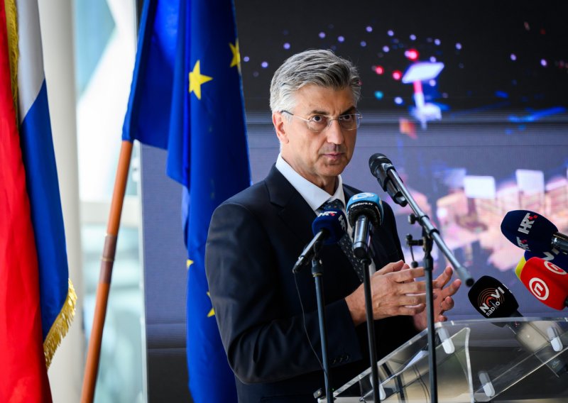 Plenković obišao gradilište 'Zvizde mora' i obećao: Uredit će se prava starijih