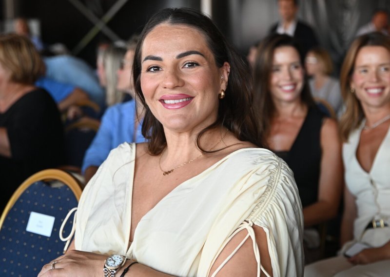 Lijepa zlatna olimpijka Barbara Đinović pokazala trudnički trbuh na konferenciji u Splitu
