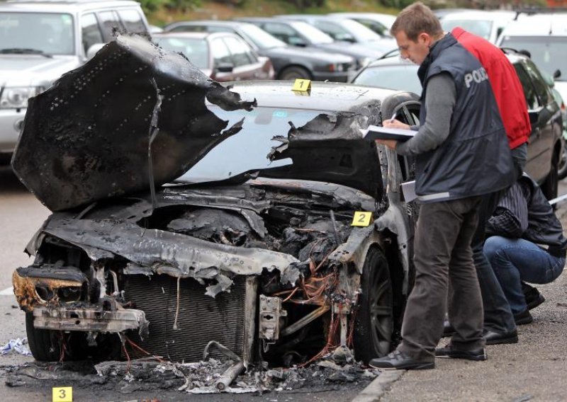 Zapaljen BMW boksača Veljka Šaponje