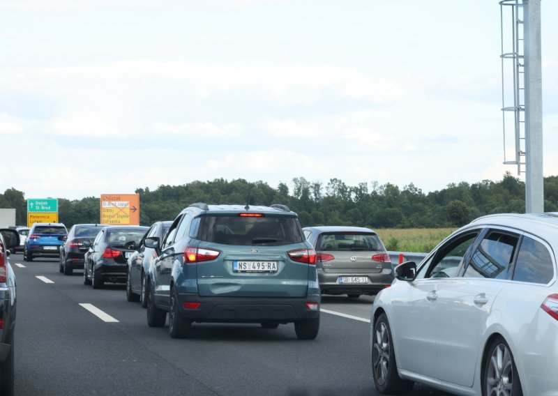 I prespora vožnja može vas skupo koštati: Ovo morate napraviti kada se iza vas stvori kolona