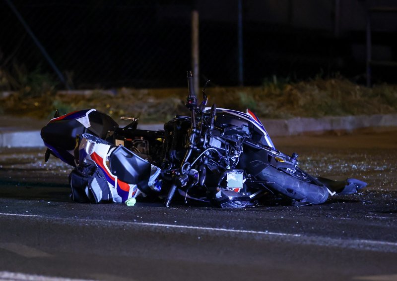 Teška prometna nesreća u Čazmi: Maloljetnik motociklom udario u traktor