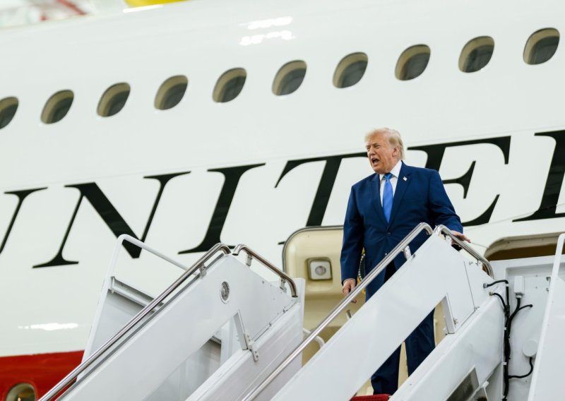 Trump usred sastanka NATO-a dobio upozorenje: U zadnji trenutak promijenio predsjednički avion