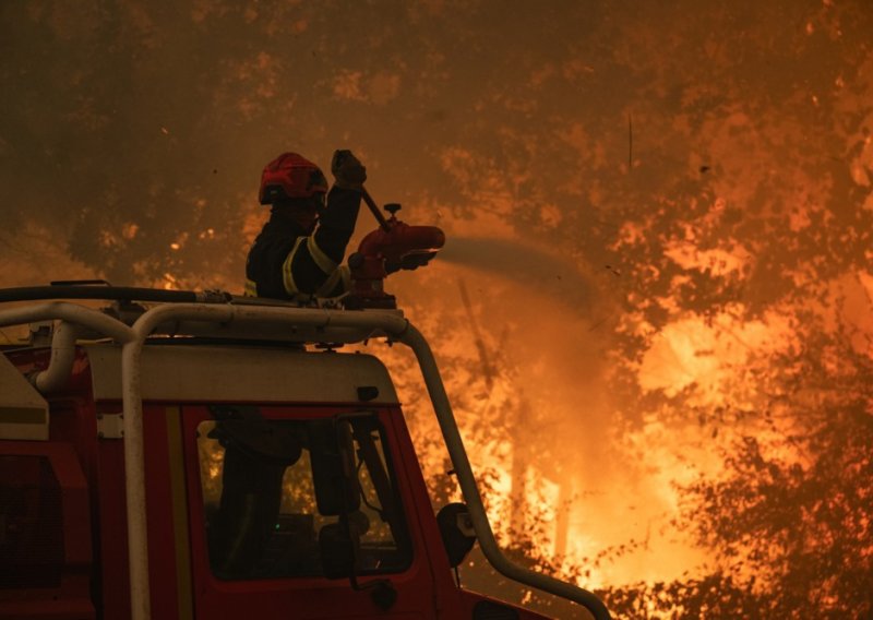 Veliki požar na korak do Bordeauxa: Tisuće evakuirane iz predgrađa