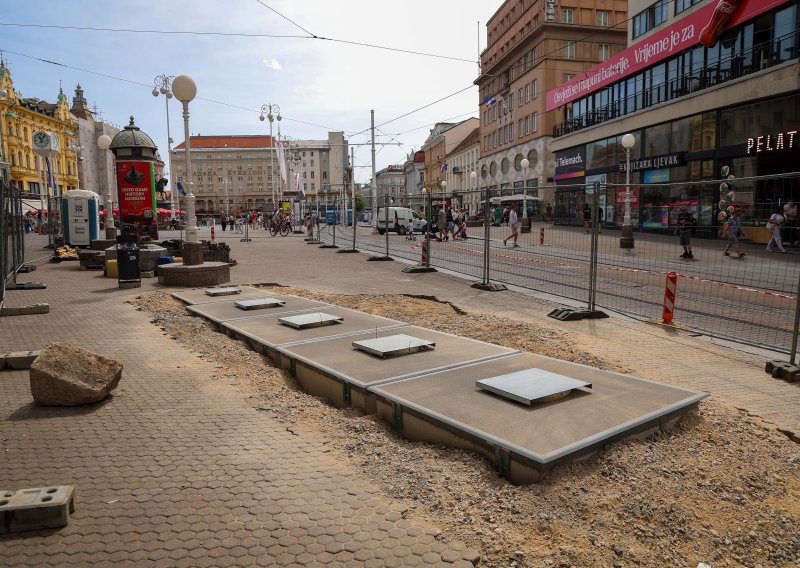 FOTO Pogledajte što se događa na Trgu bana Jelačića. Pitamo vas: Je li ovo pravo mjesto za to?