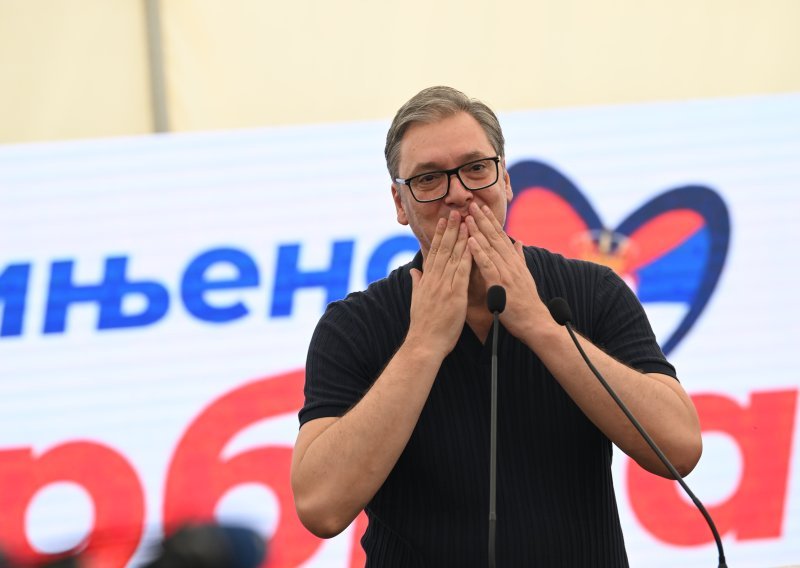 Napeto u Srbiji: Vlada preživjela test u parlamentu, no nitko ne zna kada građani ponovno izlaze na birališta