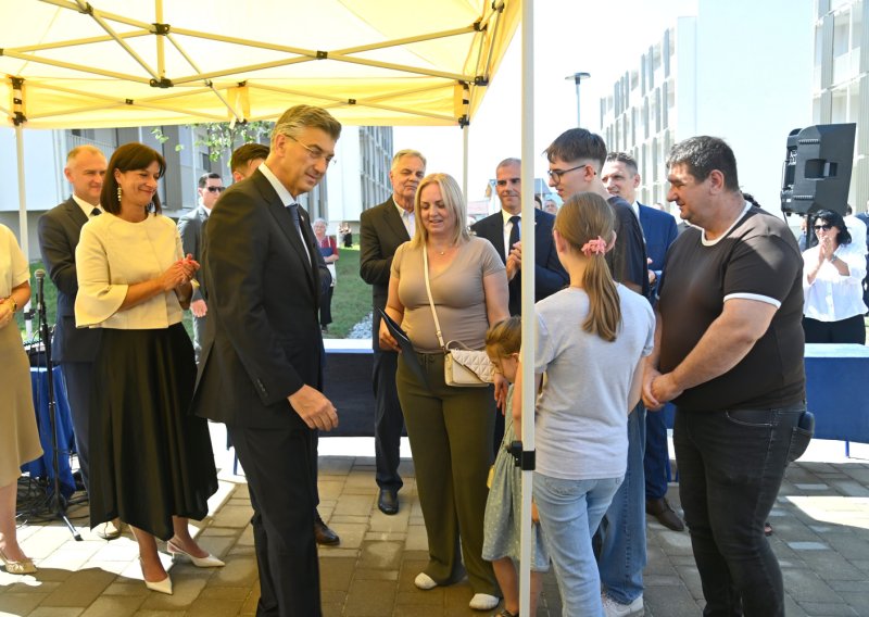 Plenković uručio 209 novih ključeva u Sisku i Petrinji: 'Obnova pri samom kraju'