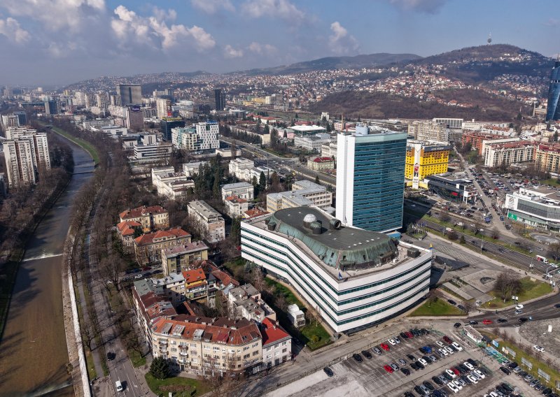 Veće plaće u susjedstvu: Za državne službenike ide i retroaktivna razlika