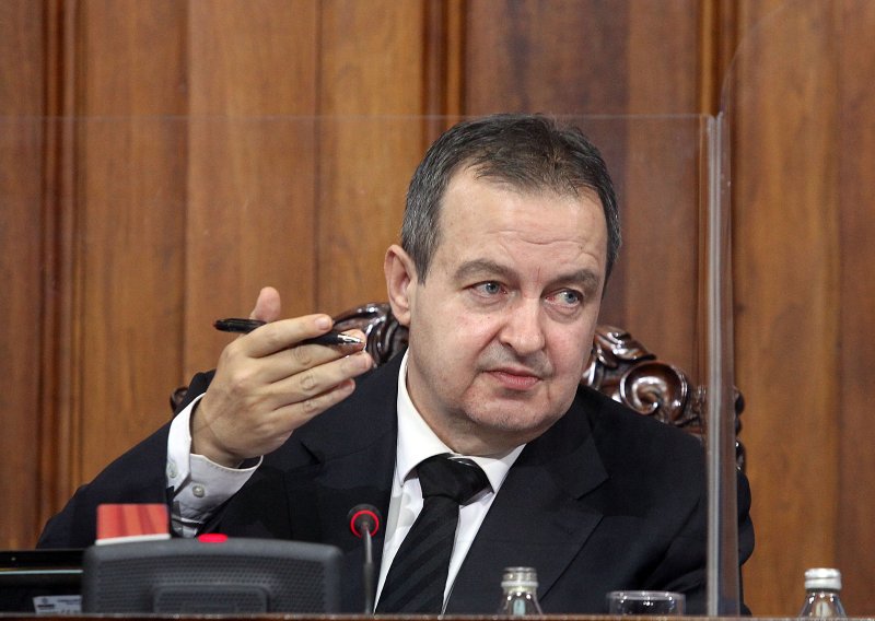 Dačić u Skupštini Srbije izveo performans: 'To je zvučni top'