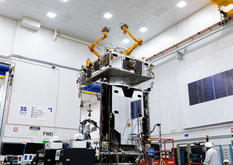 Nova američka svemirska letjelica s dvije robotske ruke servisira satelite, no mogla bi imati i vojnu ulogu