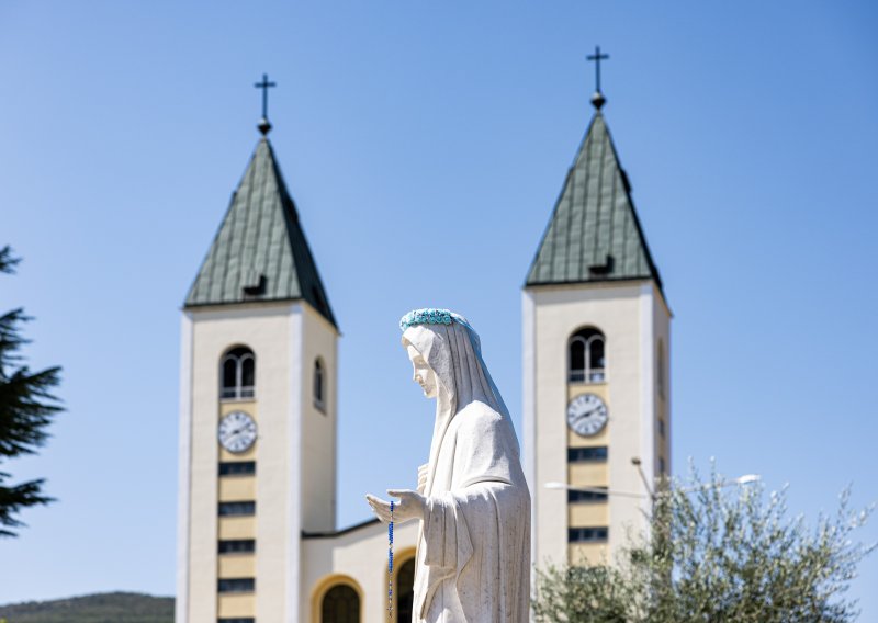 Oglasio se Župni ured: Međugorje ostaje otvoreno, redoviti molitveni program bez prekida