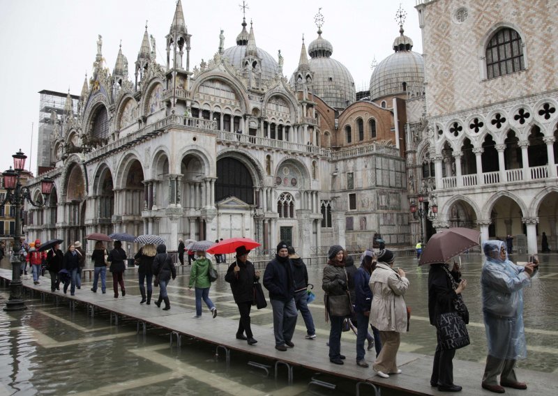 Venecija za Božić pod vodom