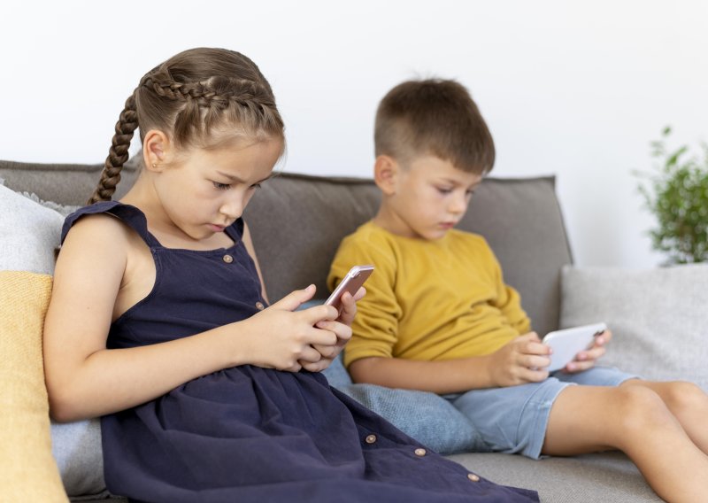 Kako mobiteli utječu na djecu? Više nego što se to mislilo