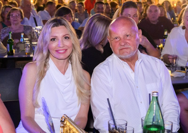 Usklađeni u bijelom: Blanka i Zlatko Mateša privukli poglede u Splitu