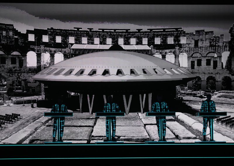 Kraftwerk spustili svemirski brod usred pulske Arene, pogledajte kako je bilo