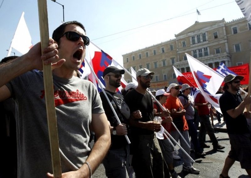 Grci paralizirali državu zbog masakra radničkih prava