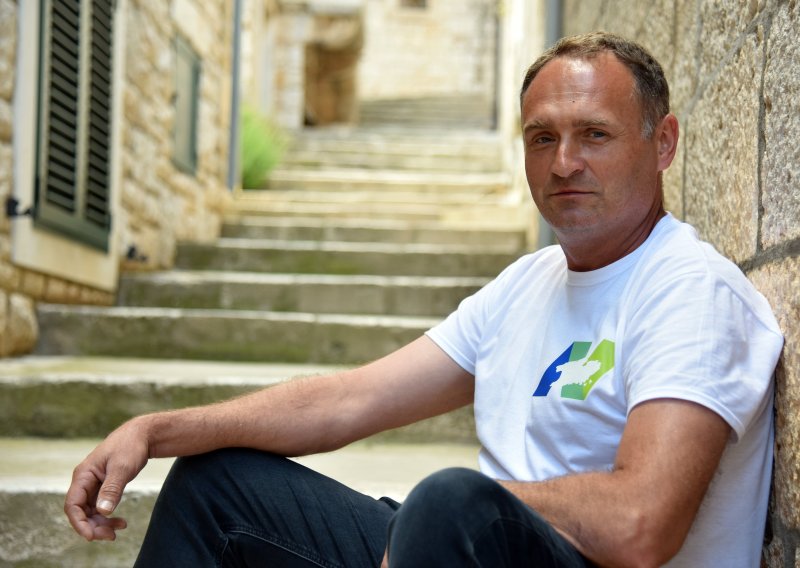 Žestok obračun na Visu: Gradonačelnik nokautiran nakon spora s poznatim kafićem