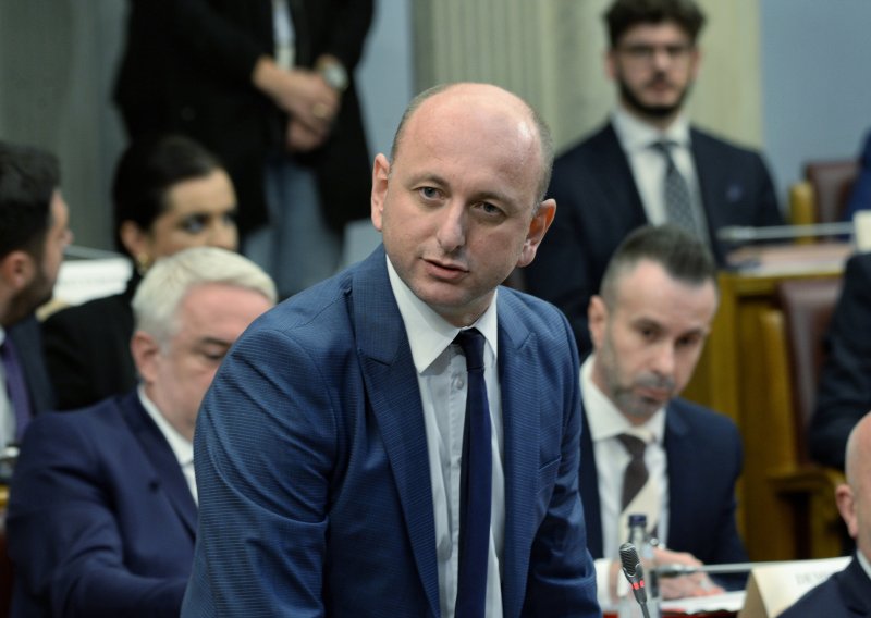 Predsjednik DNP-a u Skupštini: 'Crna Gora je kapitulirala, vraćamo brod Jadran Hrvatskoj'