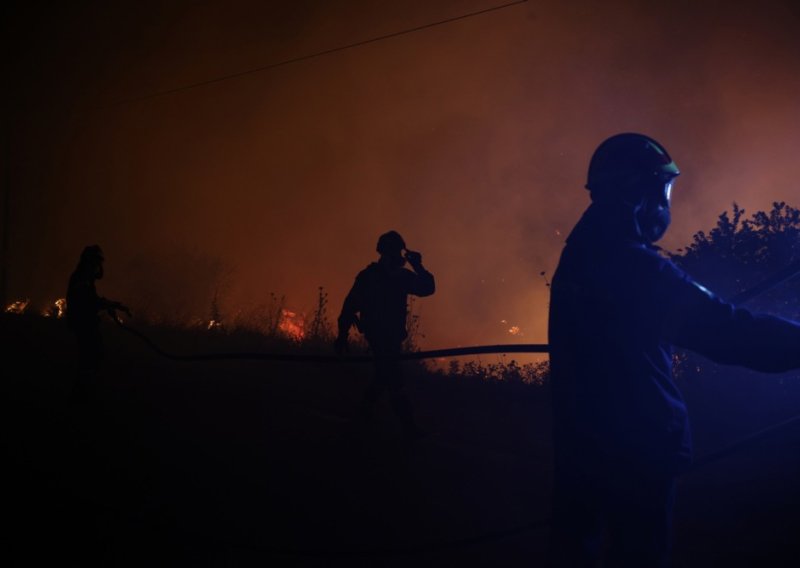 Požar na Kreti: Poginula dva vatrogasca