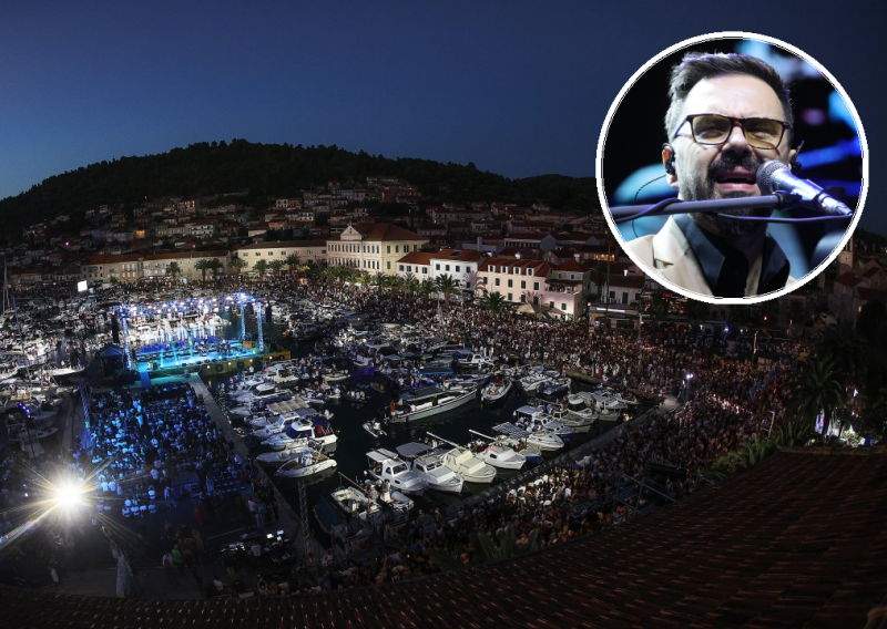 Oko 30 tisuća ljudi stiglo u Velu Luku. Koncert otvorio Petar Grašo i poručio: 'Vjerujem da nas gleda'