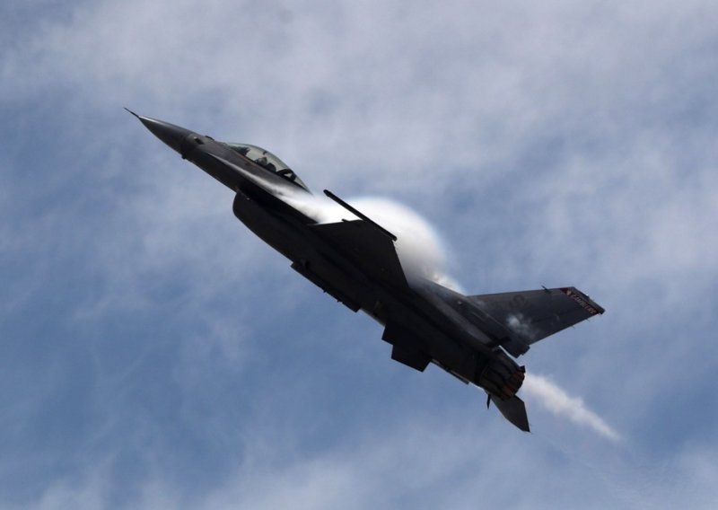Ukrajinski F-16 srušio se tijekom borbene misije: Istražuje se razlog pada