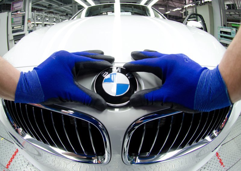 BMW povlači više od 740.000 automobila zbog opasnosti od požara