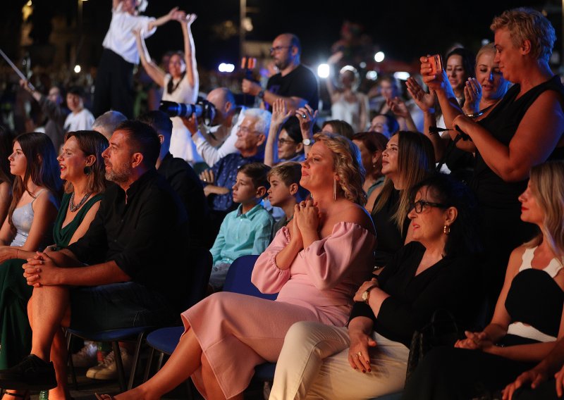 Pratila koncert iz drugog reda: Sandra Perković sjedila odmah iza Oliverove obitelji