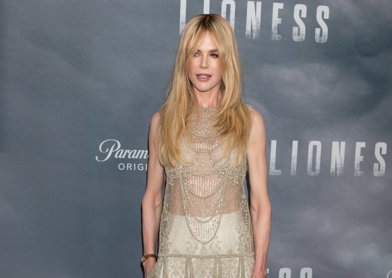 Nicole Kidman oprostila se od prepoznatljive boje kose, a frizura iz 70-ih pun je pogodak