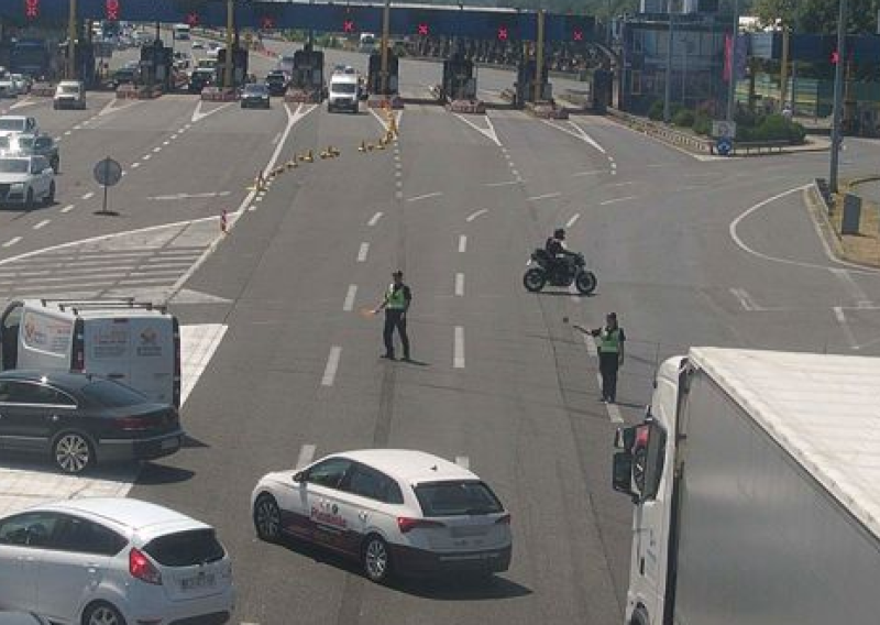 Poginuo motociklist nakon pada na A1, vozila na Lučkom su se krenula propuštati