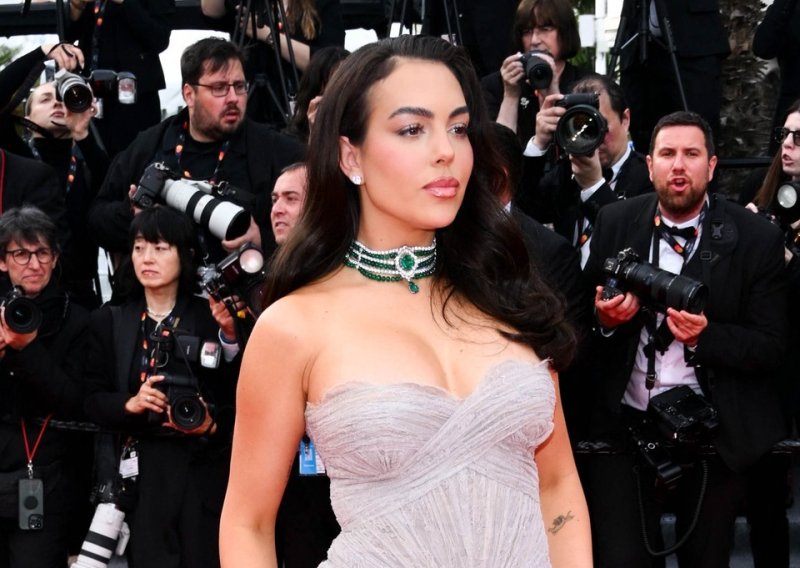 Pokazali goleme dijamantne prstene: Ronaldo i Georgina navodno se žene ovog vikenda