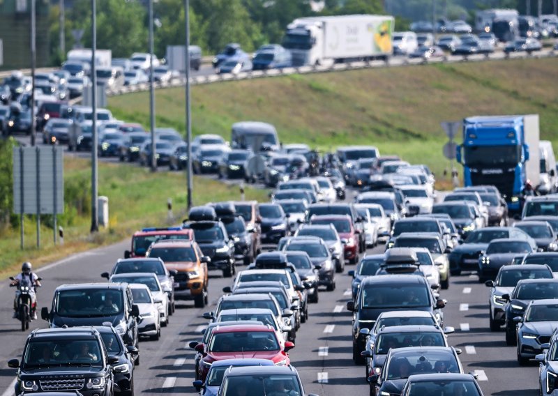 Gužve na cestama: Kolona ispred Lučkog duga 12 kilometara