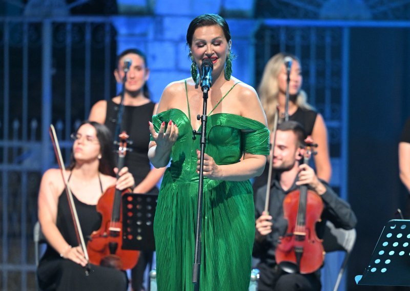Nina Badrić i Ante Gelo priredili glazbenu čaroliju u srcu Vele Luke