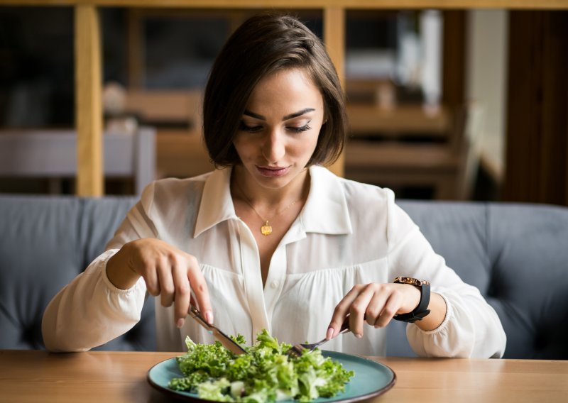 Zašto zelena salata tako lako postaje izvor opasnih bakterija?