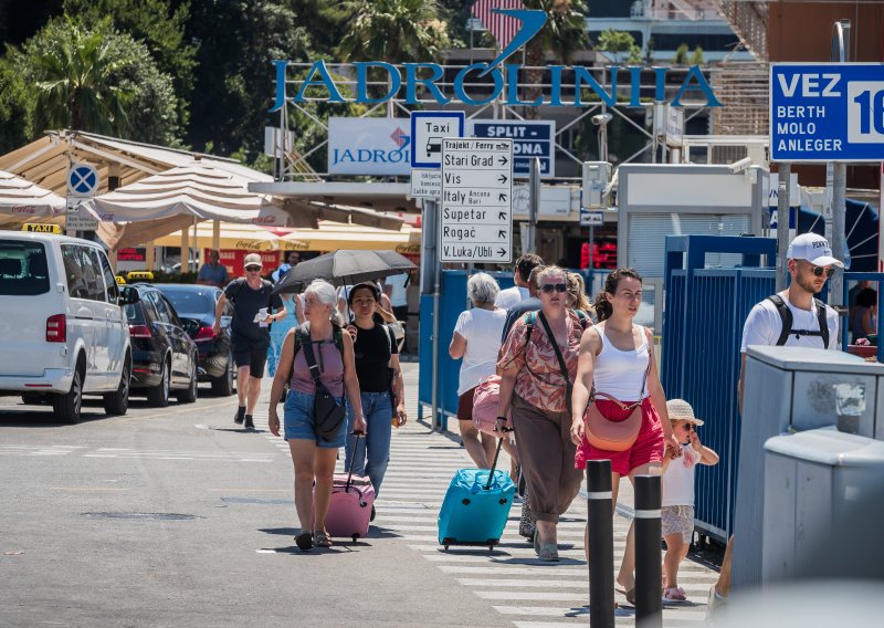 Od jutra gužve u splitskoj trajektnoj luci, uvode se dodatne linije prema Braču
