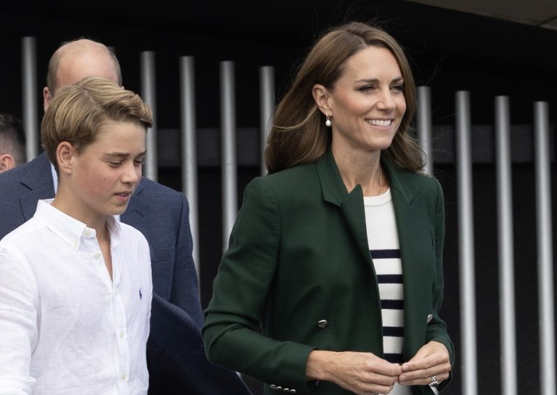 Kate Middleton ima cipele koje idu na sve, a ovaj stajling to najbolje dokazuje