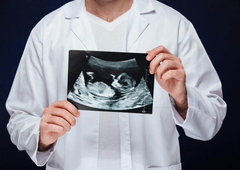Alarmantno otkriće: Mikroplastika prolazi kroz posteljicu i može utjecati na hormone u trudnoći