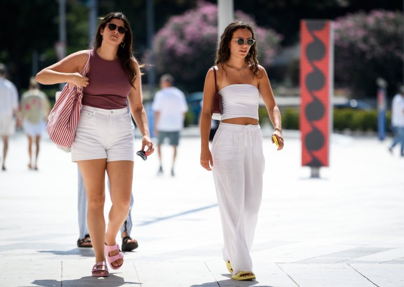 Lepršave haljine, šeširi i lagani materijali: Šibenska špica u znaku ljetne elegancije