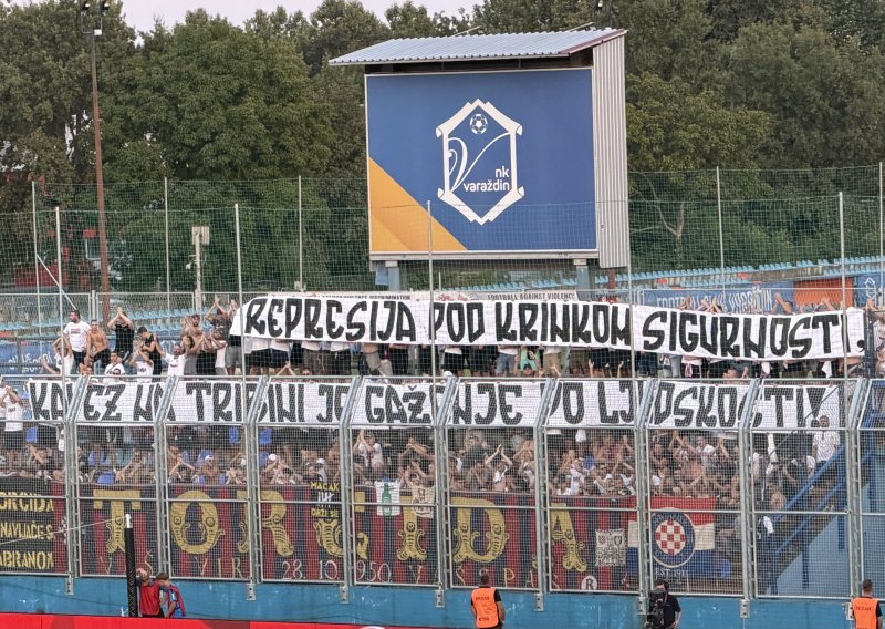 Torcida razvila ovu poruku pa krenula vrijeđati Dalića