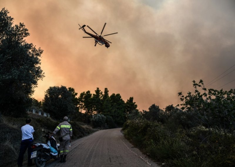 Izvučena tijela pilota helikoptera koji su se sudarili dok su gasili požar u Grčkoj