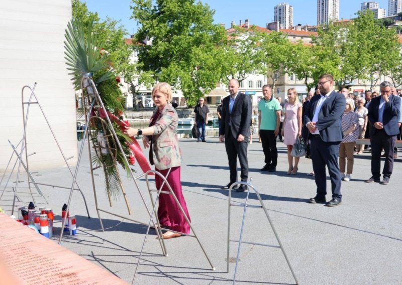 Rinčić položila vijence braniteljima povodom Oluje: To je početak niza manifestacija
