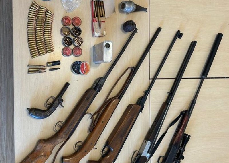Policija kod Bračanina pronašla čitav arsenal oružja, no tu nije bio kraj iznenađenjima