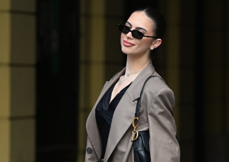 Jolina kći Iva podijelila sliku djeda: Mnogi primijetili predivan poklon koji je dobio od unučadi
