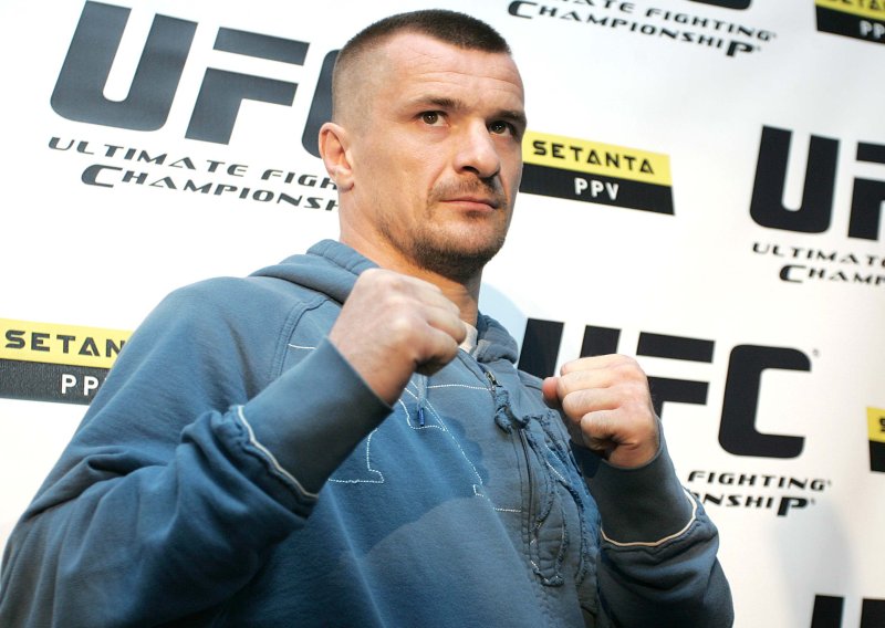 Cro Cop podigao glas: 'Mučno mi je to gledati. Žao mi je tih ljudi...'